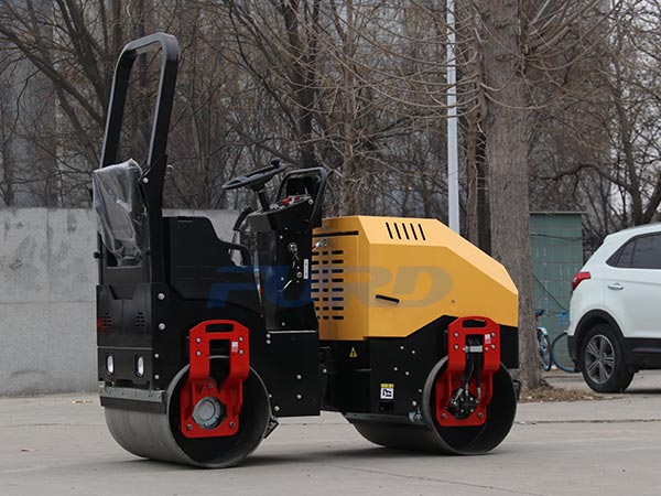 小型壓路機(jī)長(zhǎng)期不使用就能丟下保養(yǎng)嗎？